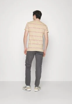 Indicode Jeans Million - T-Shirts Med Print - Irish Cream