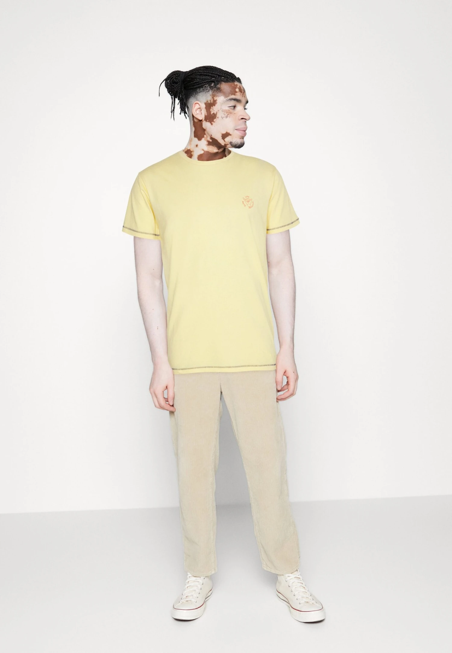 Indicode Jeans Wave - T-Shirts Med Print - Golden Haze 4 Indicode Jeans Wave - T-Shirts Med Print - Golden Haze - Bilde 2