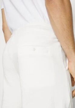 Indicode Jeans Brennan - Shorts - Off-White -Indicode Jeans b70367710884421a8378c009e0d021fb