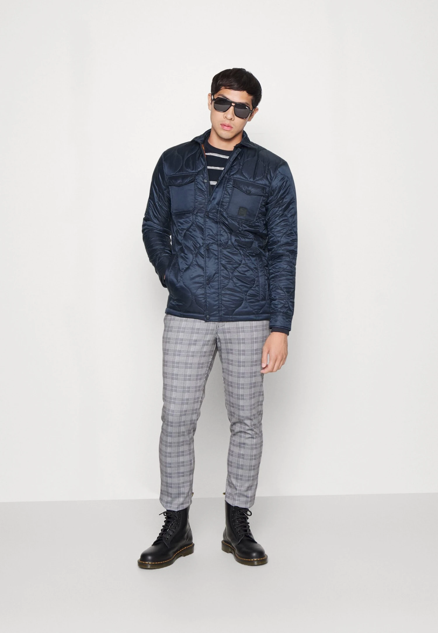 Indicode Jeans Lett Jakke - Navy 4 Indicode Jeans Lett Jakke - Navy - Bilde 2