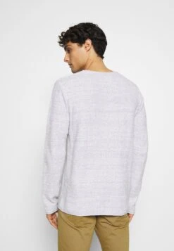 Indicode Jeans Kristan - Strikkegenser - Optical White -Indicode Jeans fde6c6ef11904ce299410e7f2e9aad04